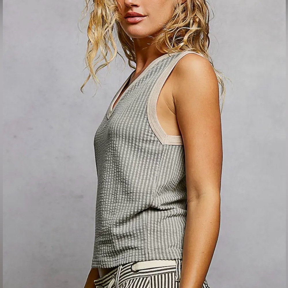 NEW POL : “The Reba”Waffle Knit V-Neck Sleeveless Tank Top - Light Gray - Picture 2 of 3